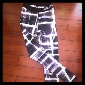 Women’s Nike Pro Workout Pants - Size Small
